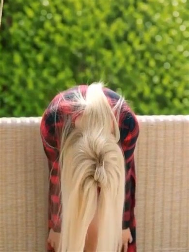 The Fascination of Hypnosis: A Blonde's Trance Experience