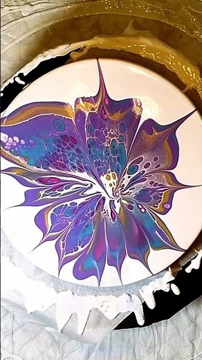 5 Secrets to Mastering Abstract Flower Designs with Acrylic Pouring