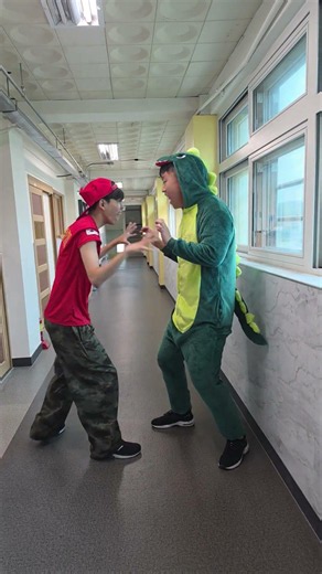 공룡의무대 졸업사진 고3 #졸업사진 #공룡 #귀여움