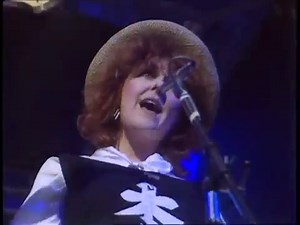 Mike Oldfield & Maggie Reilly - Moonlight Shadow (Live Top Of The Pops 1983)