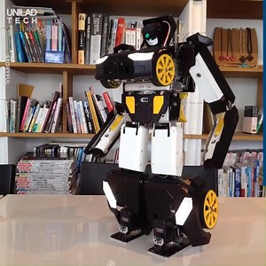 162K views · 2.2K reactions | A Japanese robotic engineer has created a Megatron-style RC car that transforms! 烙 | UNILAD Tech | Facebook