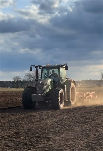 Exploring Polish Farming Trends and Community Connections