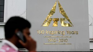 ITC shares slide over 3%: What's triggering the selloff?
