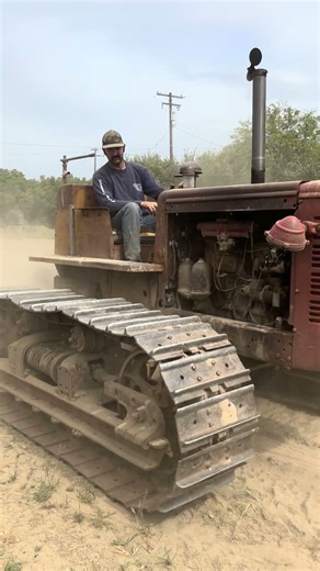 Running the International Td14 #newchannel #farmingtraditions #farmequipment #viral #crawler