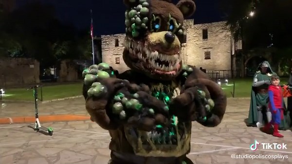 Twisted Freddy FNAF Cosplay Showcase