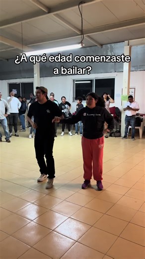 Hoy andamos modo bad bunny con la más pequeña de la academia 🥸 #badbunny #salsa #vueltasdesalsa #clasesdesalsa #coyoacan