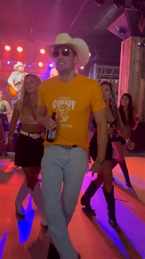 Urban Cowboy Line Dancing on Instagram: "Barhop on Broadway 🤠🍻 We loved line dancing with the gals from @doubletapmarketingllc 🎉 Book your barhop on urbancowboynashville.com"