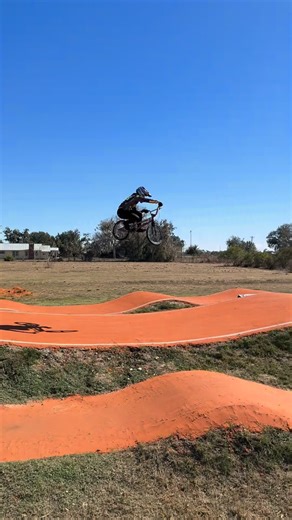 McKenzie Gayheart on Instagram: "@akerbrand vibes, full send 🔥 @syndytracing 🚲 @boxbmx 🧡 @flyracing.bike 🏁 @flyracing.global ❤️‍🔥 @gregg_frederick ⚙️ @thefeed 💯 @e6racingcomponents 🛞 @spp_syndyt_products 🚦"
