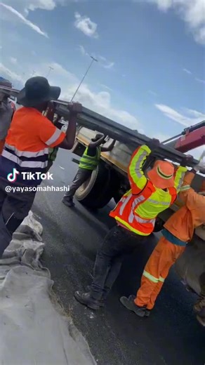 Sign boards📌 @Yaya Somahhashi #road #construction #signboards #civilengineering #technician #pietermaritzburg #underconstruction #lynnfield #nmdconstruction #roadworks #sama28 #happyeaster