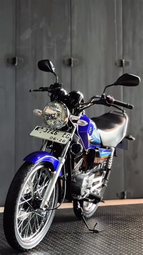 BADAS MOTOR on Instagram: "BISMILLAH DI JUAL ! YAMAHA RXking Peredam 2006 (Tembus katalog) -SS komplit pajak on Faktur nempel -Plat lokal K -Motor terawat kondisi sengat bagus & original -Kelistrikan fungsi normal semua -Spedometer & rpm nyala normal -Aki baru motobat -Body part Original -Tangki striping cat original -Kunci Original 1 kunci 4 lobang -Lampu sein original -Holder2 original -Velg tembus tahun -Body part original semua -Mesin Original blm OB -Karburator,Knalpot,frame Original semua