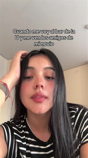 Momentos divertidos en el bar de la universidad