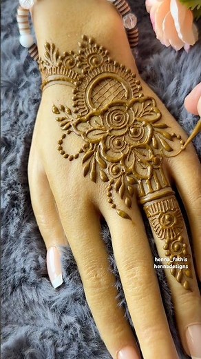 Simple BackhandHenna 🌸🌸 #simplemehndidesign #simplemehndi #mehndi #mehndidesign #backhandmehndi