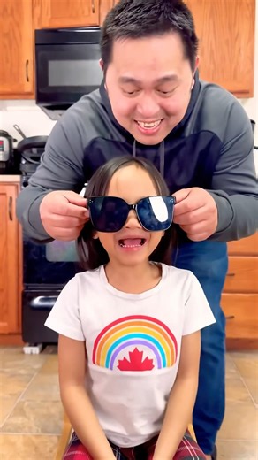 Cute kid pranks dad 👧🏻🤣🌈😱✅❤️🚀