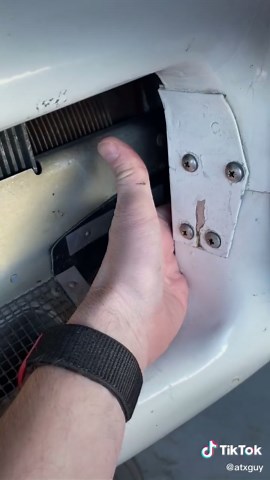 preflighting a Beechcraft Sundowner #preflight #aviation #airplane #pilot #flying #beechcraft #sundowner #letsgofly #letsfly