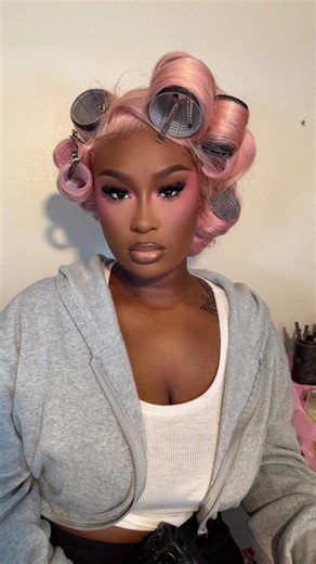 & this is for the girlies that’s just as obsessed w/ pink as I am. 💖 March books are almost completely booked ladies What you see online is all the availability I have left. 🥹🫶🏾 First 5 people to text “ CLASS” to 832-202-7752 will receive $300 off there course ✨ #houstonmua #houstonhairstylist #houstonbraids #houstonphotographer