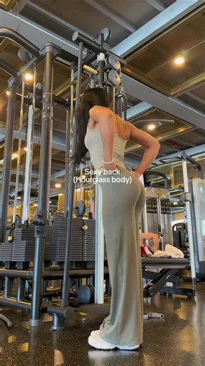 loseweightfast on Instagram: "Back Workout for a Sculpted, Sexy, Strong Back! 💪🔥 Want that V-shape line, better posture, and a toned, confident look from behind? A good back workout changes EVERYTHING. Training your back not only boosts strength but also gives you that sleek, defined silhouette people notice instantly. ✨ Rows, pull-downs, reverse flys, supermans, and back extensions… each move shapes your upper, mid, and lower back, helping you stand taller, look slimmer, and feel stronger. A 