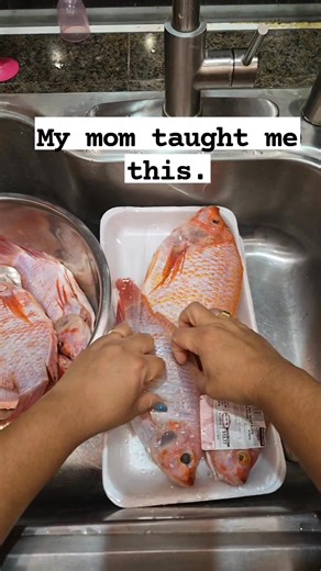 Sindi on Instagram: "My mom taught me this. #cleaninghacks #tipsandtricks #mom #tips #viralvideoシ"
