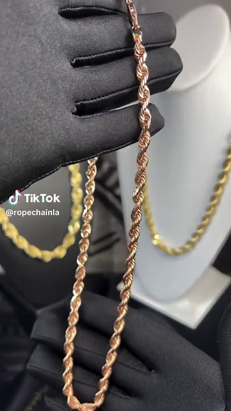 Rose Gold Chain on its way to our client 🚀🥶 #ropechain #goldchain #goldnecklace #gold #jewelry #necklace #hustle #business #motivation #entrepreneur #us #dodgers #yankees #worldseries #ohtani #soto