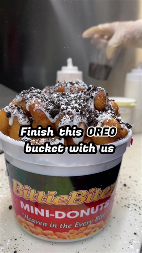 Have you seen a bucket of Mini Donuts like this? 💪🏽🍩😋 ONLY at BittieBitez Mini-Donuts ✨ #bittiebitez #minidonuts #donuts #oreos #cake #sweets #desserts #losangeles #lafoodie