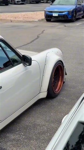 Common Traffic in MNPorsche 911 RWB