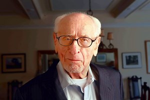 Eli Wallach, Whose Career Spanned Six Decades, Dies at 98 (VIDEO HIGHLIGHTS)