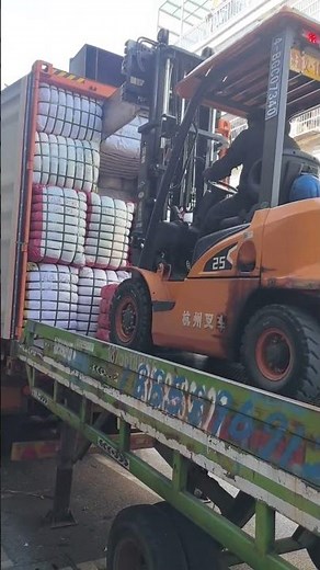 Forklift Precision: Master-Level Pallet Stacking Technique