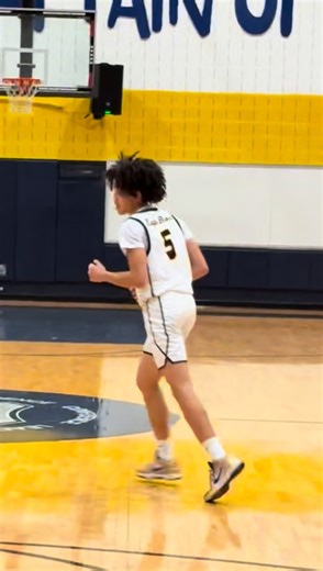 @nyc.hoopers on Instagram: "Triple Double G : 🦅 ⭐️ @4pf_gioo was the Player of the Game dominating offensively from all 3 levels dropping 26 points 12 assists 10 rebounds . He was the floor General and shown his play making IQ involving his team mates to create offensive momentum. He played on both ends of the floor till the end of the game helping @theacademybx secure the win vs TMA at home giving them a 6-0 League Record 😤"