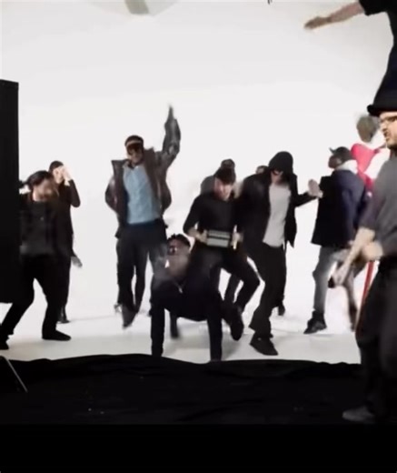 8.1K views · 289 reactions | TRAVIS SCOTT harlem shake | WORLD Hip-Hop Gang. | Facebook