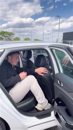 2026 Kia K5 Can a 6 Foot Tall Person Fit in the Backseat 🤔