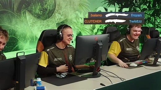 faze打个无排名版小蜜蜂被连刀两个