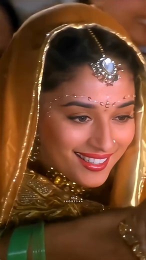 本利用压电瓷砖将脚步转化为电能这些瓷砖捕 捉来自你脚步的动能当你行走时你的重量和 动作会对瓷砖产生 #Listenit