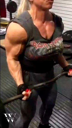 How to Do an EZ Bar Curl (Proper Form) 👀