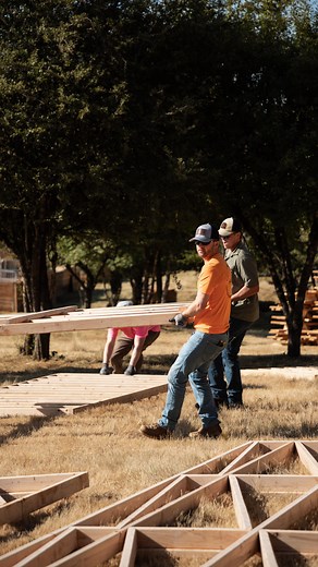 Turner Construction | Portland on Instagram: "Mountains of Sound for @pickathon came together thanks to this team of people who volunteered their time, skills and generosity to make this collaboration such a success! . Thanks to @west_of_west and @holmes.us for bringing us in, and a big shoutout to our build partners: @performance.contracting Green Mountain Excavation Interior Exterior Specialists @dgtlworkshop #turnerconstruction #turnerportland #builtbyturner #turnerdifference #peopleofturner 