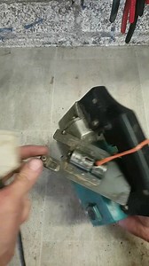 An old Makita Jigsaw 4300BV with broken base mount. The hole for the base was distroyed, luckily I still has an old second hand housing. A quick swop and she is cutting right again. Amazing this is 25-30 years old and spare parts are still available for them. #spareparts #makita #jigsaw #repair #oldtool #relic #4300bv #vintagetools | Deandohertygreaser