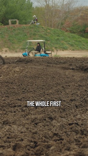 Stay SMOOTH with the throttle⬇️ Join Coach Aj & Jeff Walker for class at East Fork MX! 📍 New Vienna, OH 📆 September 24, 2025 Looking to take your motocross skills to the next level? Train with The Moto Academy, where riders of all skill levels learn from expert coaches in a fun, structured, and confidence-booting environment. Spaces are limited - Don't miss out! 📲Register Now: TheMotoAcademy.com | The Moto Academy