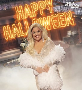 59K views · 2.9K reactions | Today's #Halloween show is to DIE for  Tune in to see Kelly's set transformed into a 'Death Becomes Her' stage worthy of Meryl herself! | The Kelly Clarkson Show | Facebook