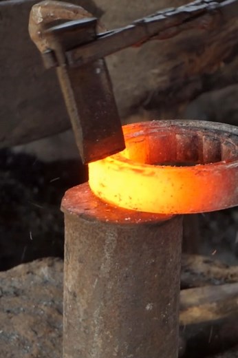 Cutting Rusty Tractor Bearing To Make Knife #reelsfbシ #reelsfacebook #reelkarofeelkaro #reel #reelsviralシ #reel #reels #amazing #Amazingvideos #videos #reelsvideoシ #reelschallenge | Forged Creations