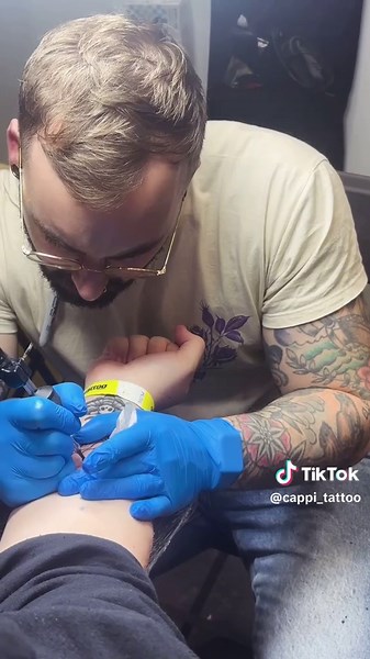 What a weekend. 🔥🔥 Such an inspiring time. Thanks everyone who got tattooed, grabbed a print or just said hello. Cheers to Martin and the Tattoo Tea Party for putting on such a banger. ❤️ Big love Manchester 🐝 #tattooconvention #tattoo #manchester @ElectricThaigerTattoo @DominiqueDagge