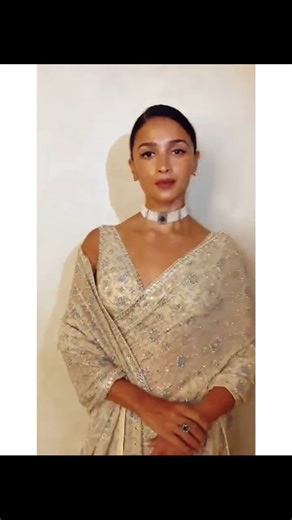 Pretty in every frame, effortlessly elegant, Alia Bhatt 🤍 #IIFA #Bollywood #AliaBhatt | IIFA Awards