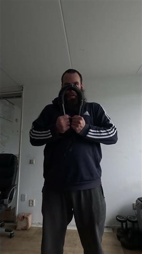 2 hands crush and spring bar bending (trainings video)