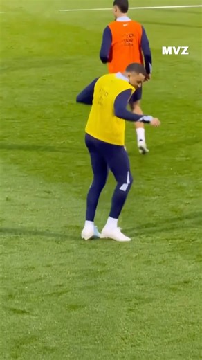 La danse de MBAPPÉ 😂🇫🇷 #mbappe #equipedefrance | Mvz Sports