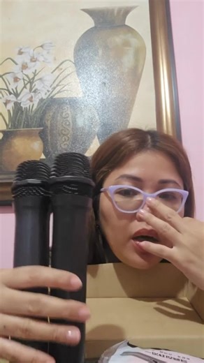 Professional Wireless Microphone Handheld Dynamic Microphone for Karaoke Live Streaming Live stage Portable Handheld KTV/Home Rechargeable Receiver