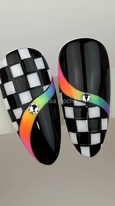 Uñas Checkered con Pigmentos 💅🏼✨ Nail Art Materiales: -Gel Polish Imperial Black -Top Coat -Gel Painting White -Gel Polish Sailor White -Pigmentos (Varios tonos) -Gel Painting Óleo Black Top Coat -Pincel Liner L | Melisa Rocha
