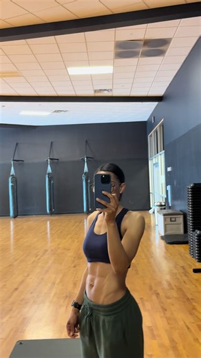 No shortcuts, just discipline 💦 Anyway, I’ve been so busy as of late… ugh. #abs #woman #core #fit #fyp