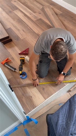74K views · 353 reactions | How To Apply A Flooring Transition #reelsviralシ #fypviralシ #reelsfypシ #viralreelschallenge #fypシ #construction #flooring #tips | Favored Accents LLC | Facebook
