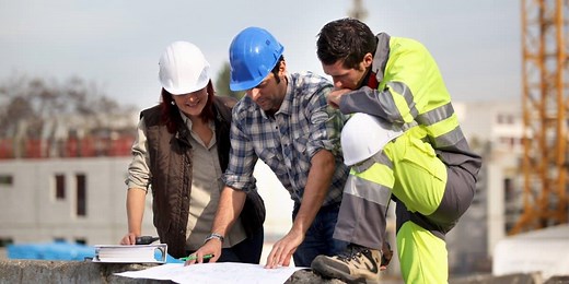 How to Dress for Construction Management (Complete Guide)