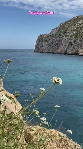 Israel Kamakawiwo'ole Somewhere Over The Rainbow Lyrics Video