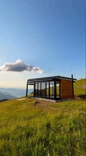 Building an Industrial Loft on a Grass Hill: Quick Construction Guide