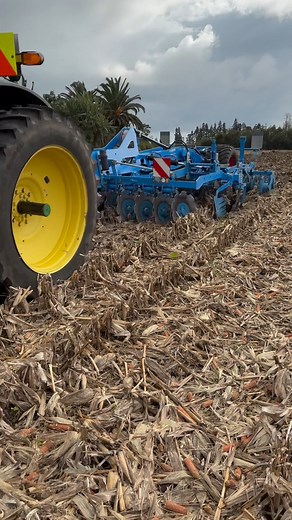 RUBIN 12 Compact Disc Harrow 🔹Tractors between 99 - 412 kW 🔹From 3 m to 7 m working width 🔹Working depth up to 20 cm #Lemken #Rubin12 #CompactDiscHarrow #agriculture | LEMKEN
