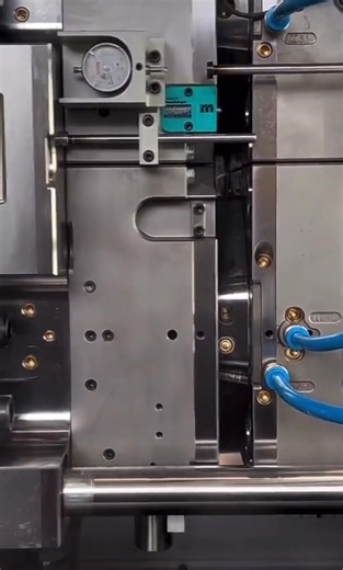 IML- Injection molding machine #inyectandoideas #transformandoproyectos #plastic #Haitian #injectionmolding #injection | Acttech Tecnología del Plastico